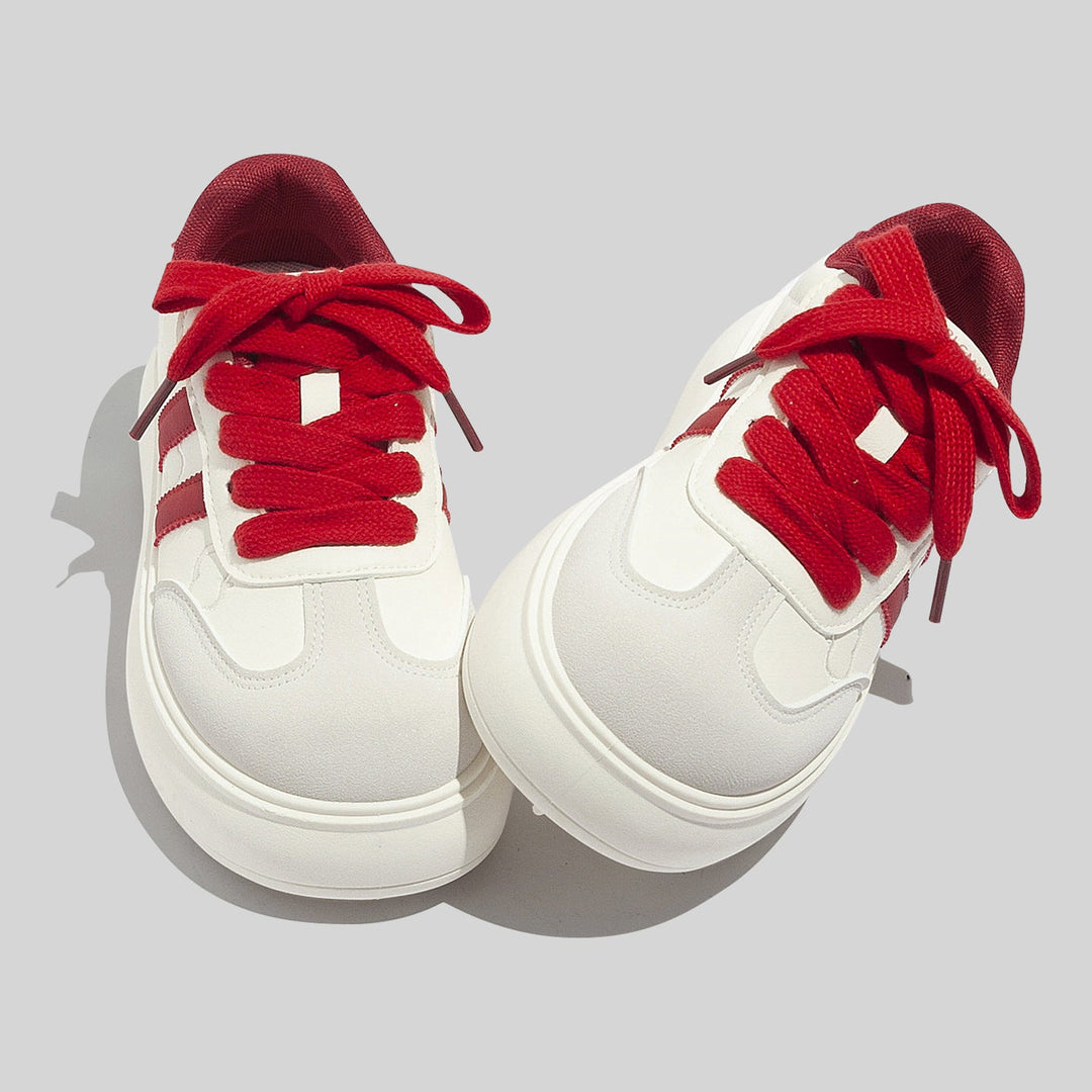 Damen Trendige Schnürbare Wildleder Sneaker Mit Roten Schnürsenkeln