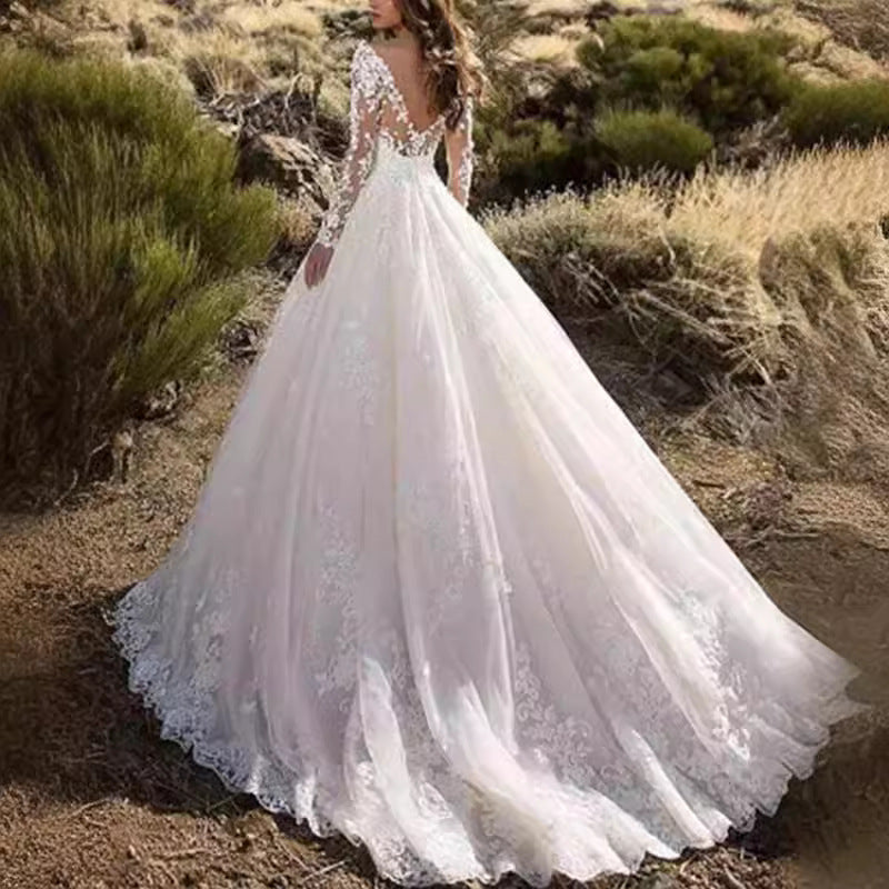 Women's Elegant Lace-Trimmed Wedding Dress with Voluminous Skirt – Princess Bridal Gown