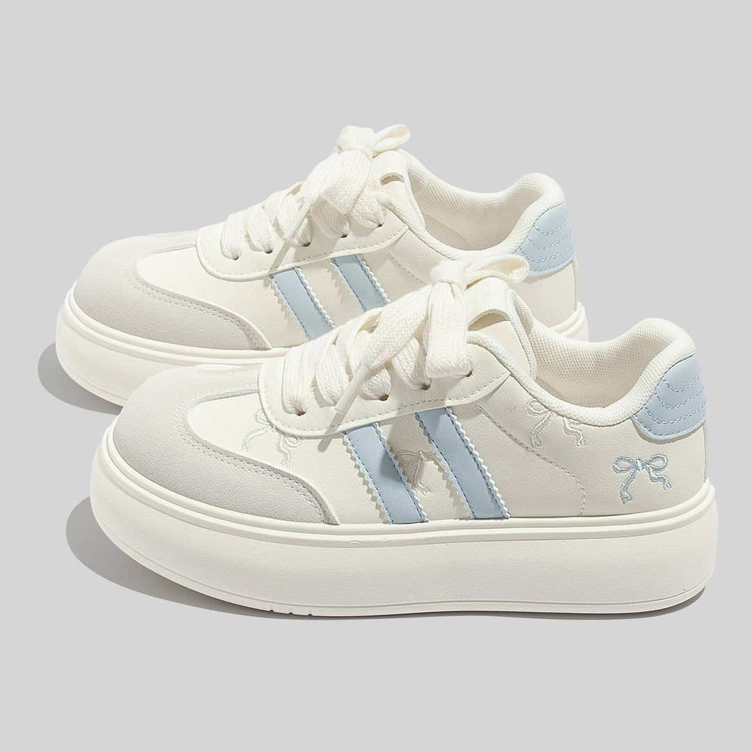 Damen Trendige Schnürbare Wildleder Sneaker Mit Roten Schnürsenkeln