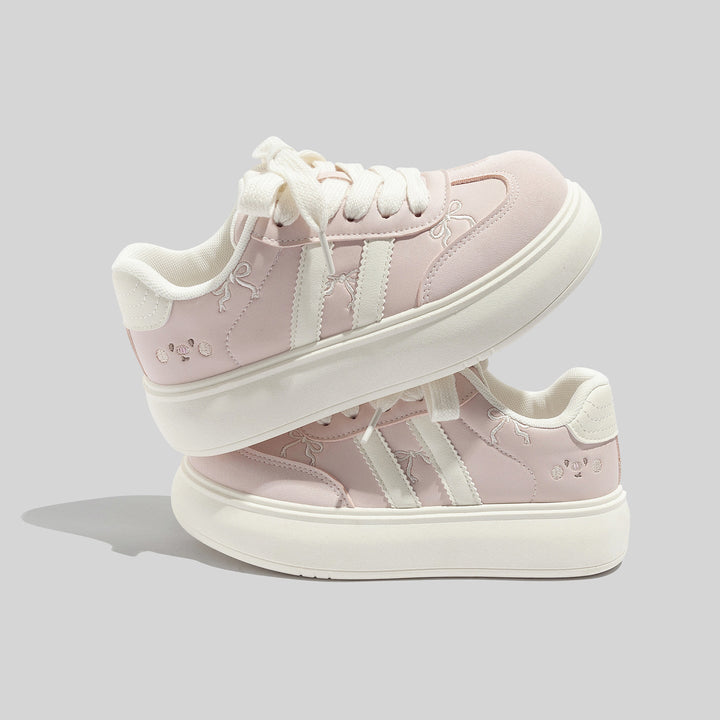 Damen Trendige Schnürbare Wildleder Sneaker Mit Roten Schnürsenkeln