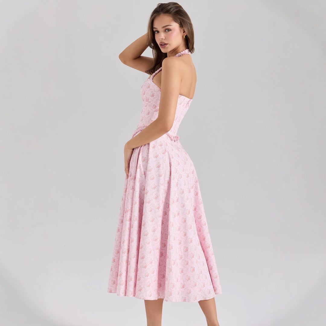 Robe de mariée élégante et romantique avec décolleté arrondi et motif floral