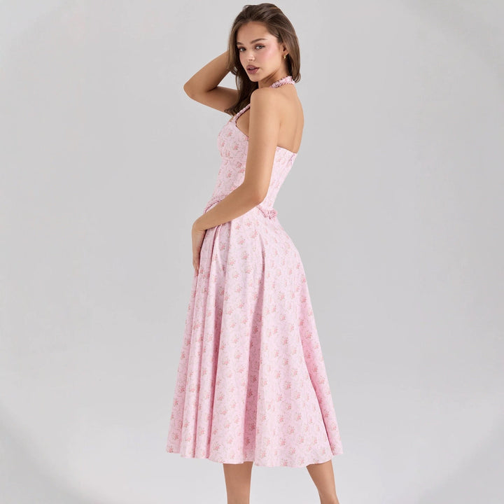 Robe de mariée élégante et romantique avec décolleté arrondi et motif floral