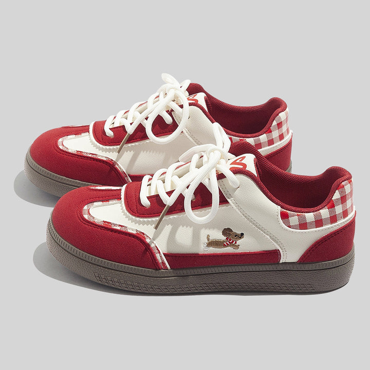 Damskie stylowe czerwone sneakersy sznurowane z wzorem w kratę