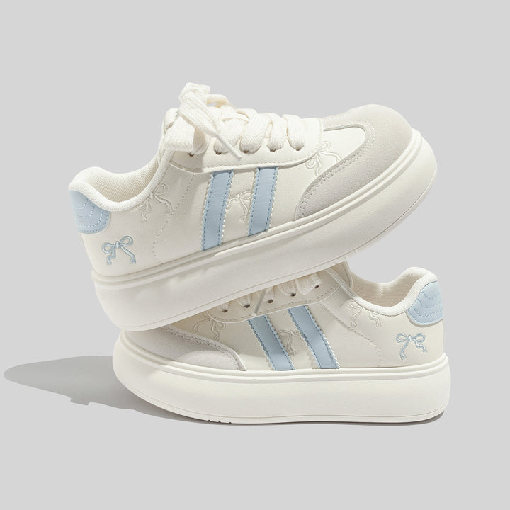 Damen Trendige Schnürbare Wildleder Sneaker Mit Roten Schnürsenkeln