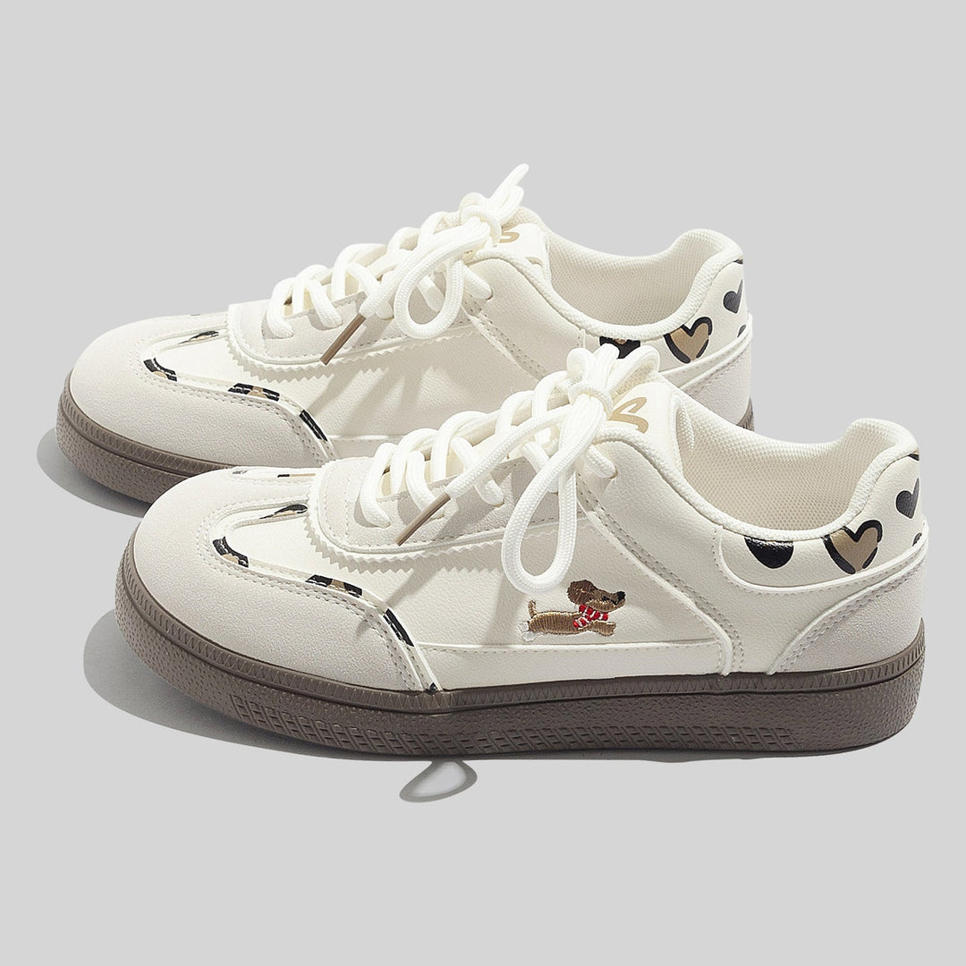 Damskie stylowe czerwone sneakersy sznurowane z wzorem w kratę