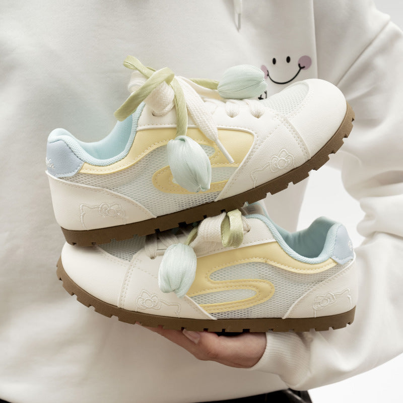Damskie modne sneakersy Hello Kitty z antypoślizgową podeszwą i unikalnym kwiatowym sznurowaniem