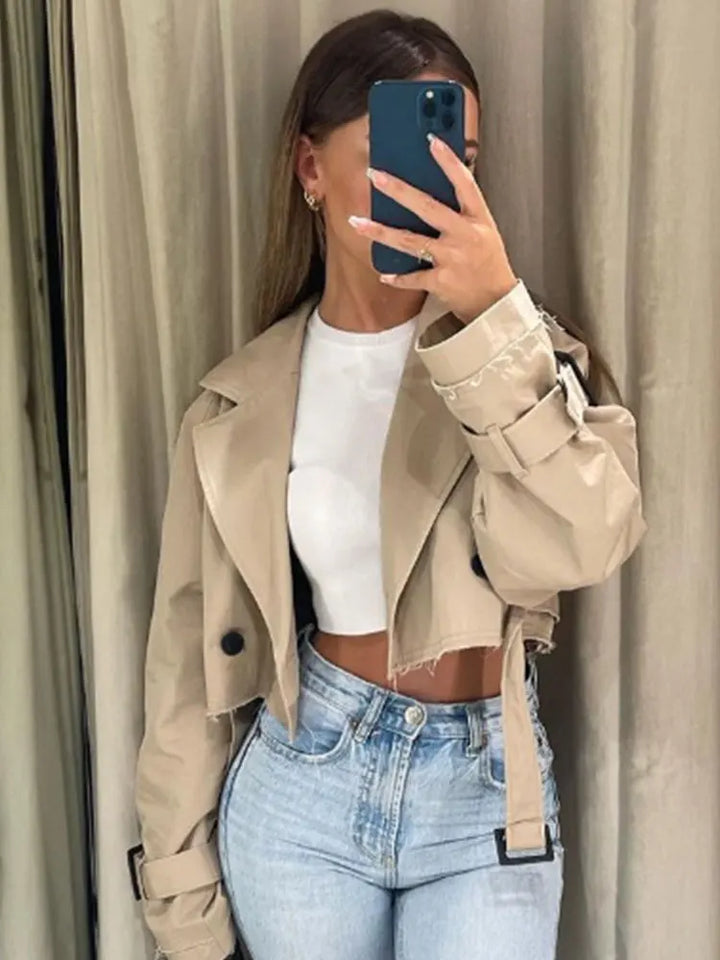 Women's trench coat made of cotton blend with cropped cut and lapel collar