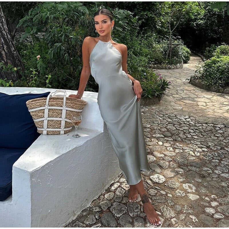 Sleeveless elegant maxi dress with open back