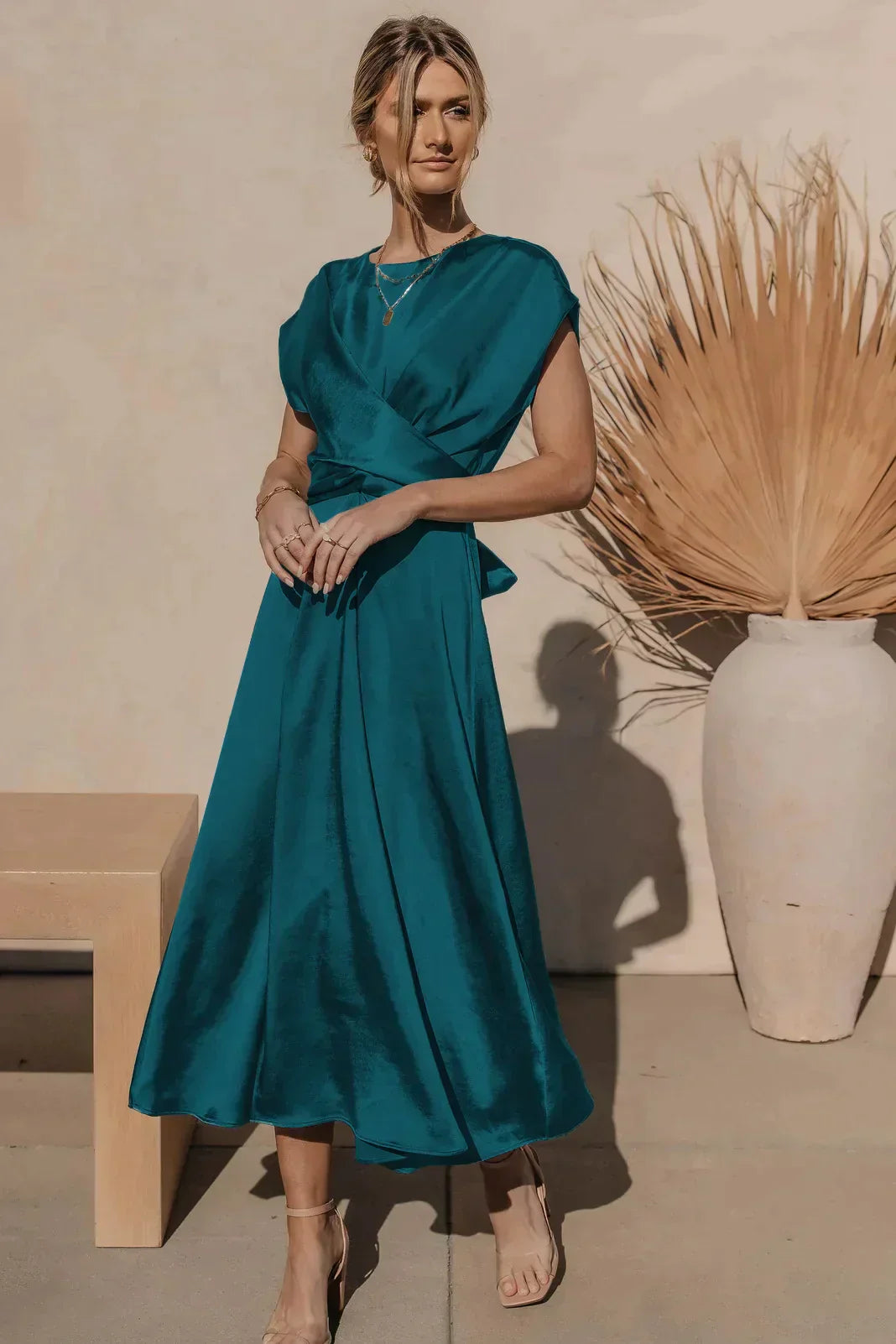 Damen Midikleid – Satin – Eleganter Schnitt mit Wasserfallausschnitt