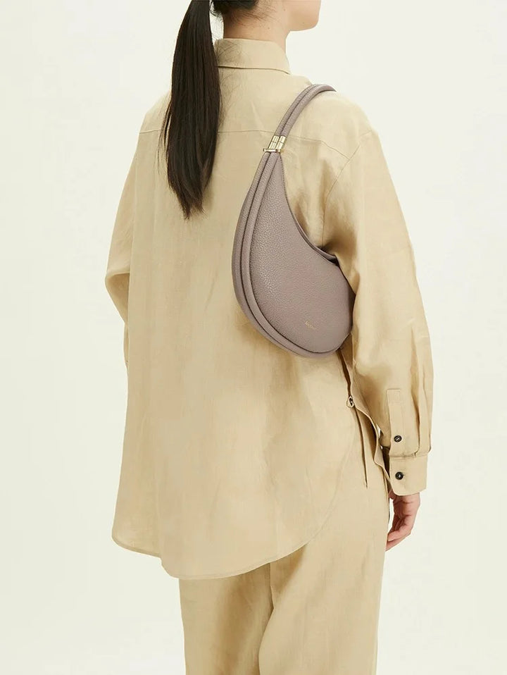 Elegant women's leather handbag – classic & timeless shoulder bag