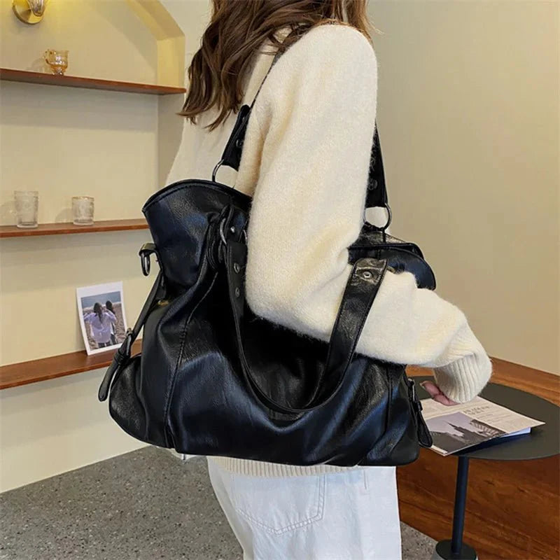 Elegant tote bag made of faux leather