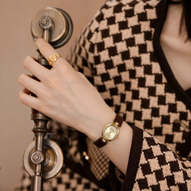 Women's Wristwatch with Golden Dial – Elegant Leather Strap
