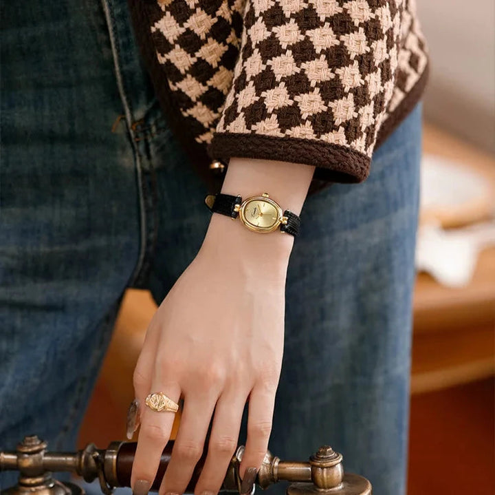 Women's Wristwatch with Golden Dial – Elegant Leather Strap