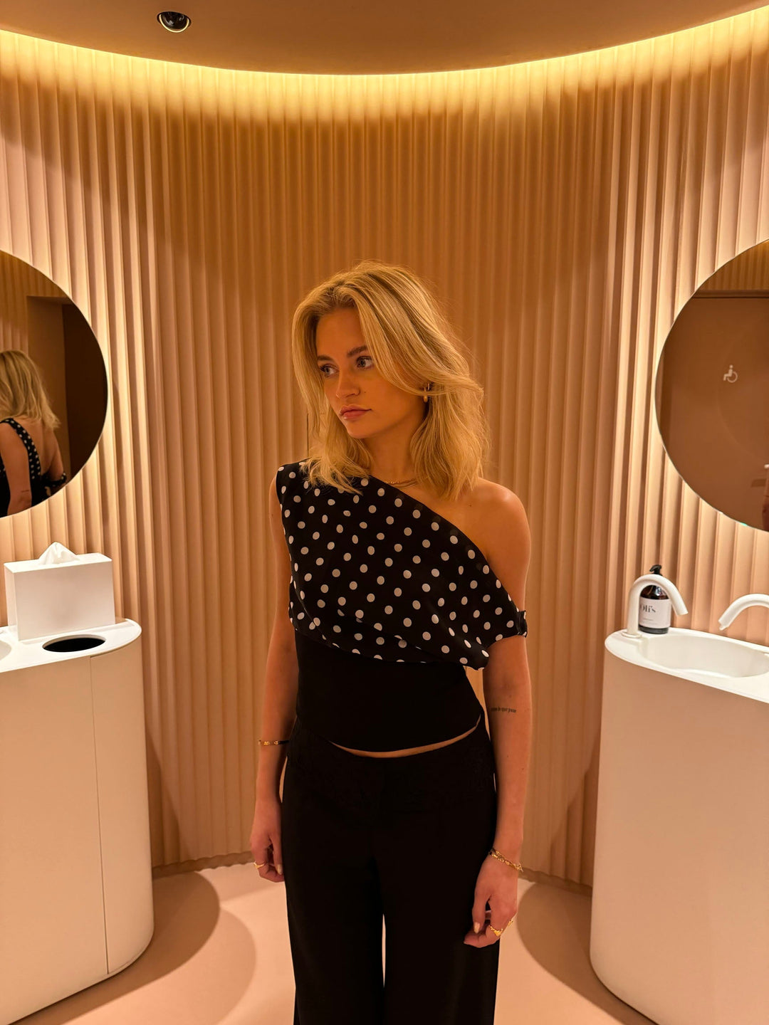 Haut Femme – Viscose Légère – Épaules Nues avec Motif à Pois