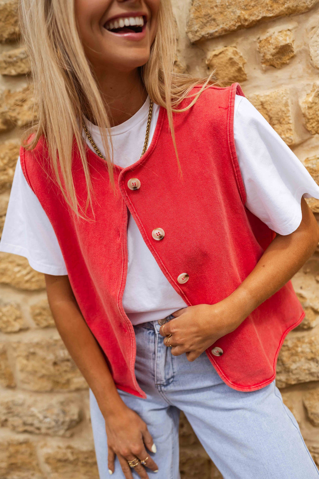 Women's vest with buttons – Red, figure-hugging & light – Summer & layering