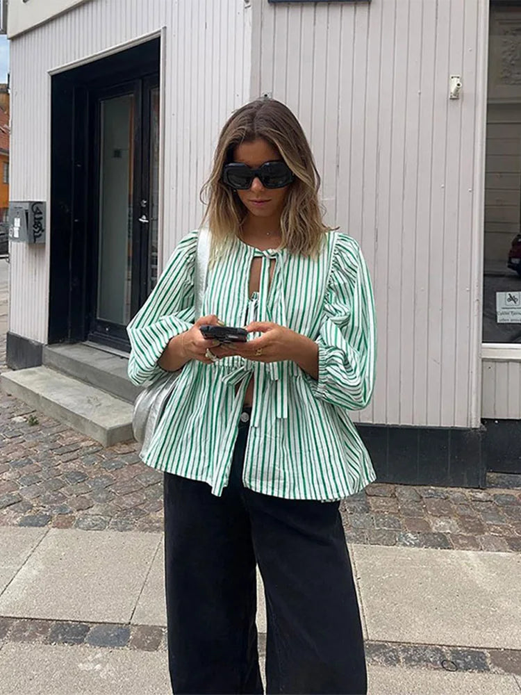 Women's summer top with puff sleeves – striped, light & trendy