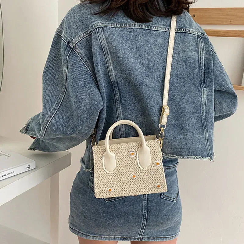 Sac en paille pour femmes – Sac à main tressé avec des accents floraux