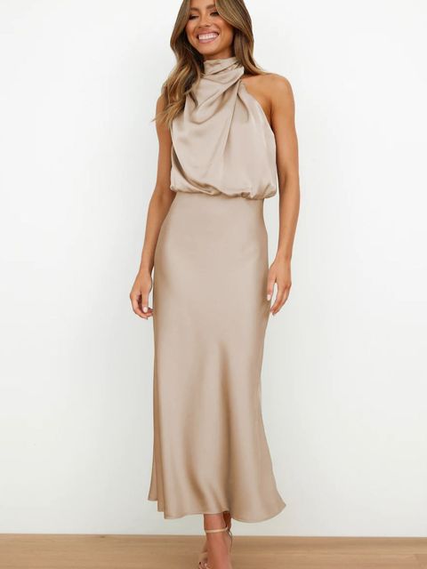 Elegantes Satinkleid mit Neckholder – Luxuriöse Silhouette