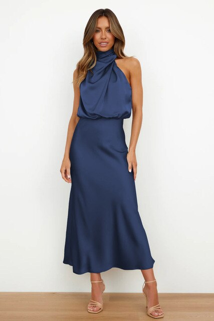 Elegantes Satinkleid mit Neckholder – Luxuriöse Silhouette