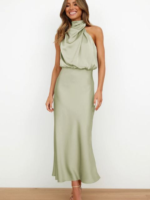 Elegantes Satinkleid mit Neckholder – Luxuriöse Silhouette