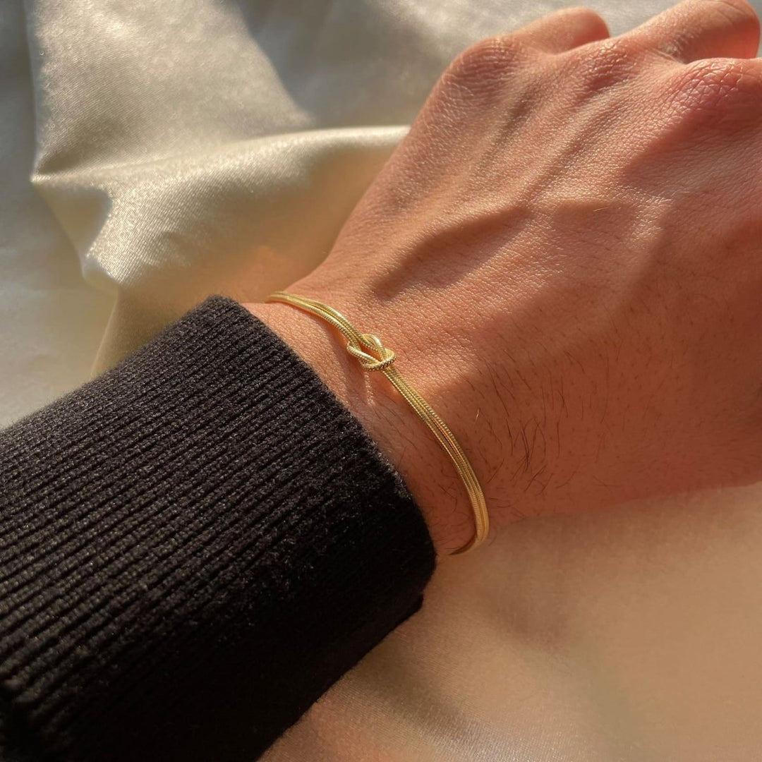 Women's Stylish Love Knot Bracelet in Elegant Design – Timeless Jewelry
