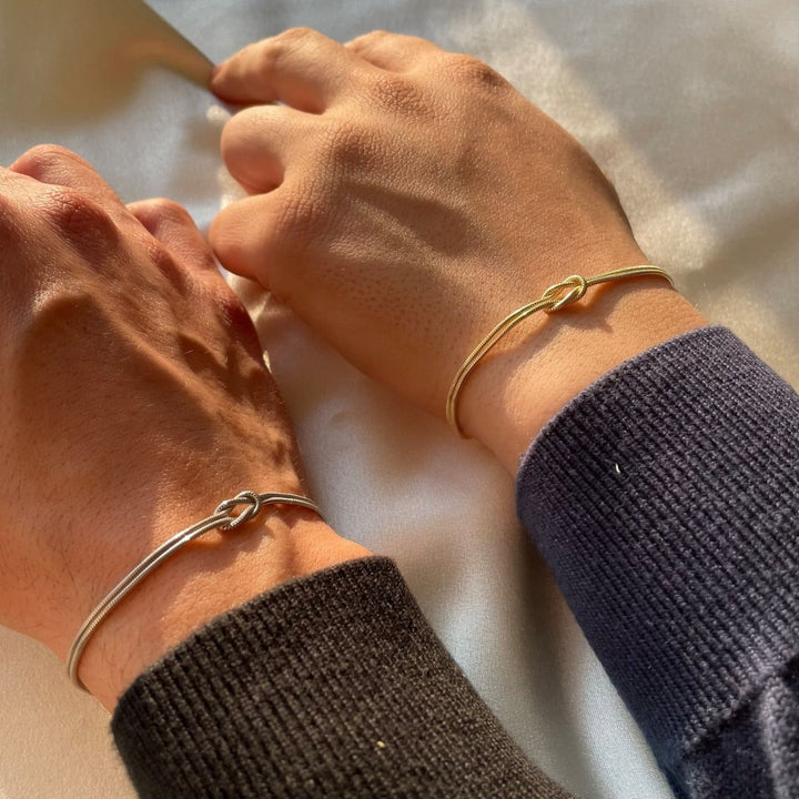 Women's Stylish Love Knot Bracelet in Elegant Design – Timeless Jewelry