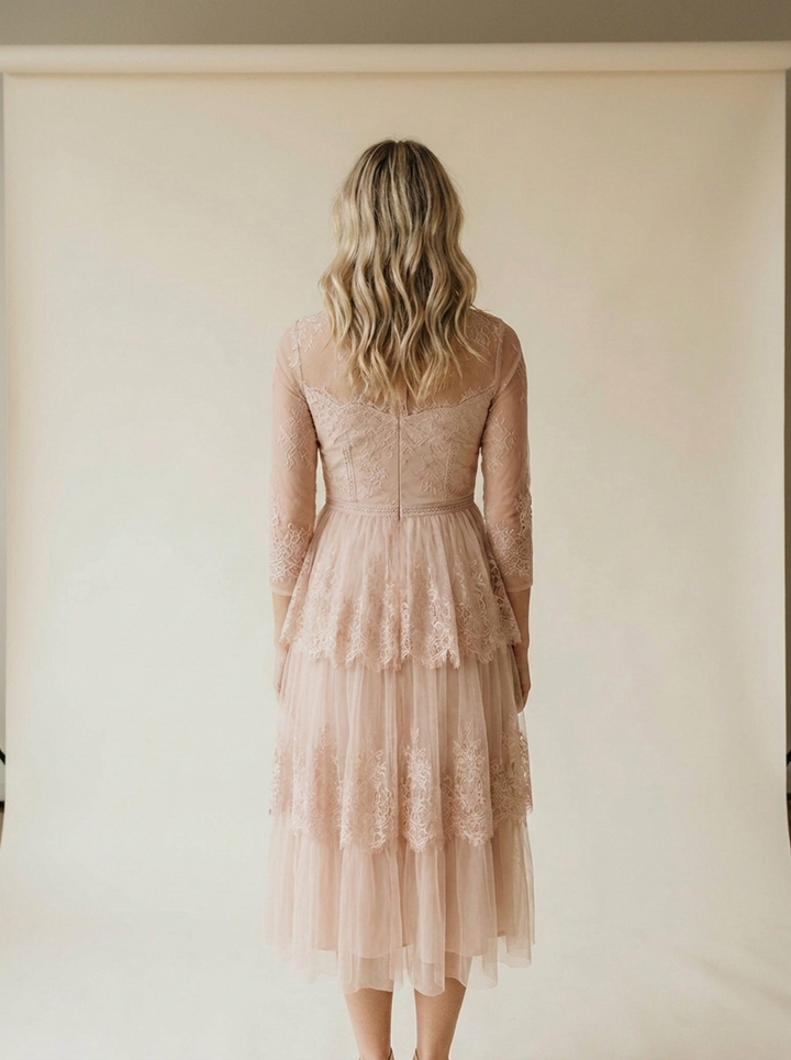 Mehrlagiges Spitzenkleid für Damen – Romantischer Vintage-Sommer-Look - back-hero