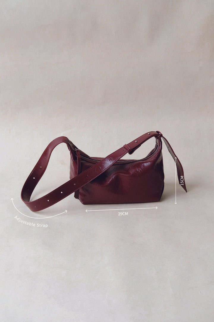 Weinrote Retro Schultertasche aus veganem Leder – Crossbody Handtasche
