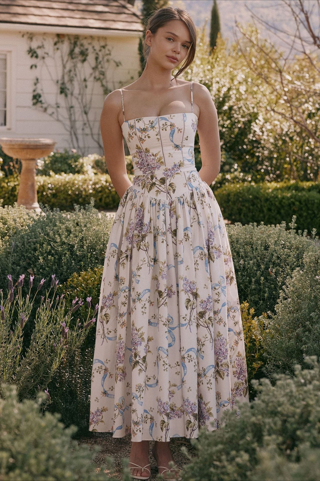 Damen Elegantes Gestuftes A-Linien Ärmelloses Blumenkleid – Sommerkleid