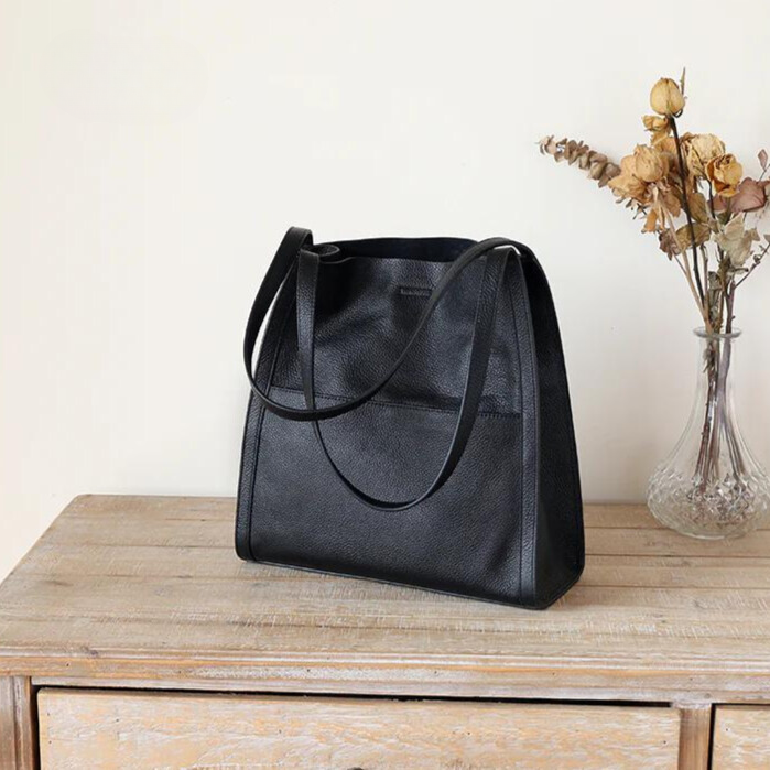 Women's handbag made of vegan leather – Classic shoulder bag for everyday & office use