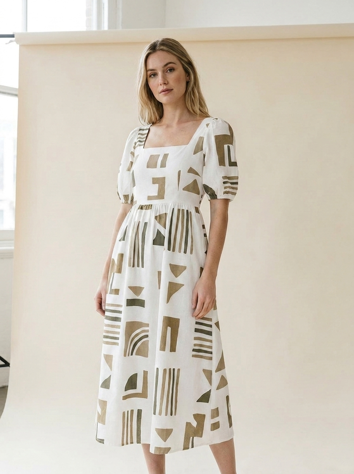 Geometrisches Mehrfarben-Print Kleid mit eckigem Ausschnitt für Damen – Elegantes Sommer-Outfit - body-weiß