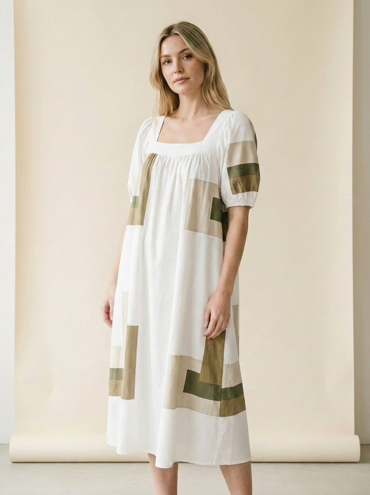 Geometrisches Mehrfarben-Print Kleid mit eckigem Ausschnitt für Damen – Elegantes Sommer-Outfit - body-weiß
