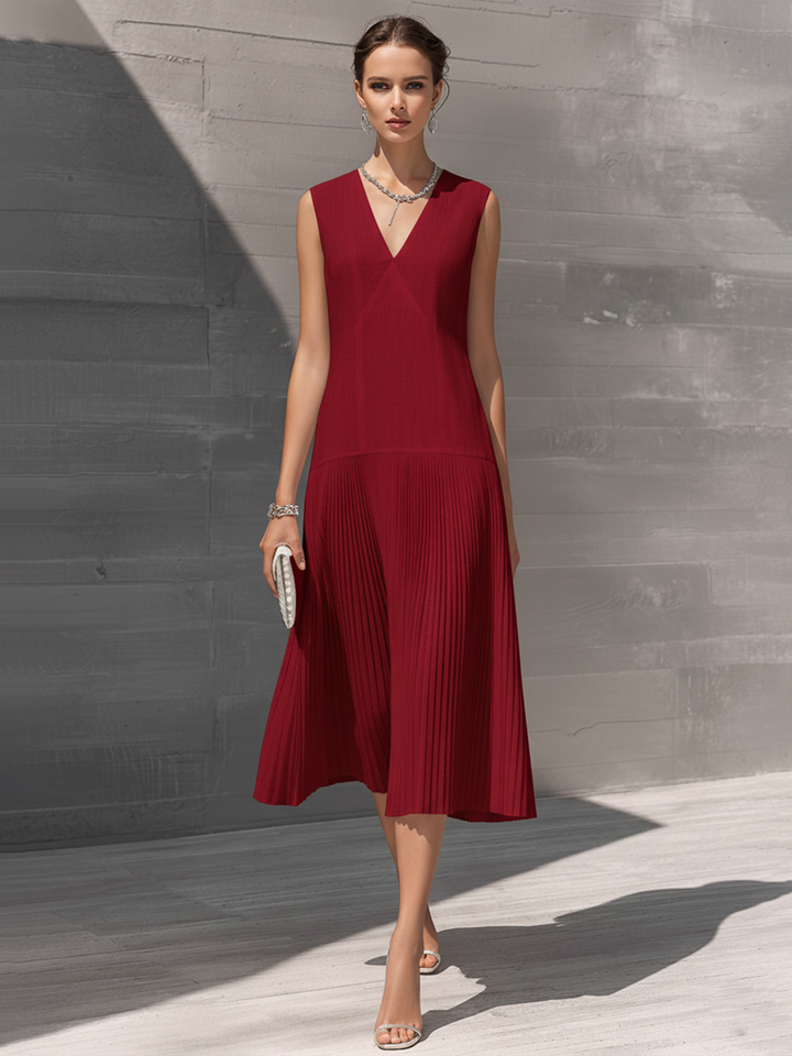 Ärmelloses Midikleid in Bordeaux mit Plisseesaum