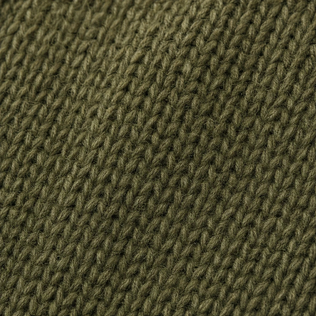 Strickpullover mit Rollkragen und Zierknöpfen an der Schulter