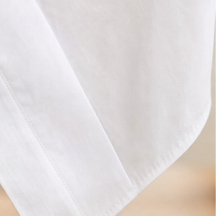 Vela | Baumwollbluse mit Twist-Detail und Wrap-Hem