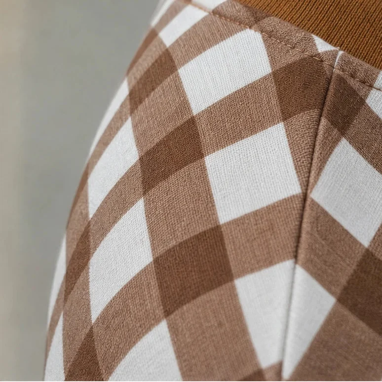 Two-piece set with a long-sleeved top and wide-leg pants in a check pattern