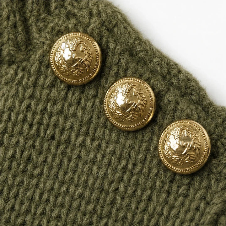 Strickpullover mit Rollkragen und Zierknöpfen an der Schulter