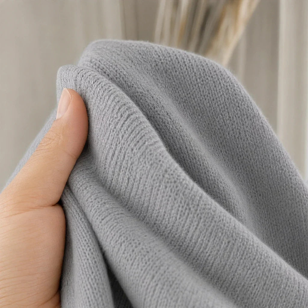 Oversized Poncho-Pullover mit Rollkragen und Taschen