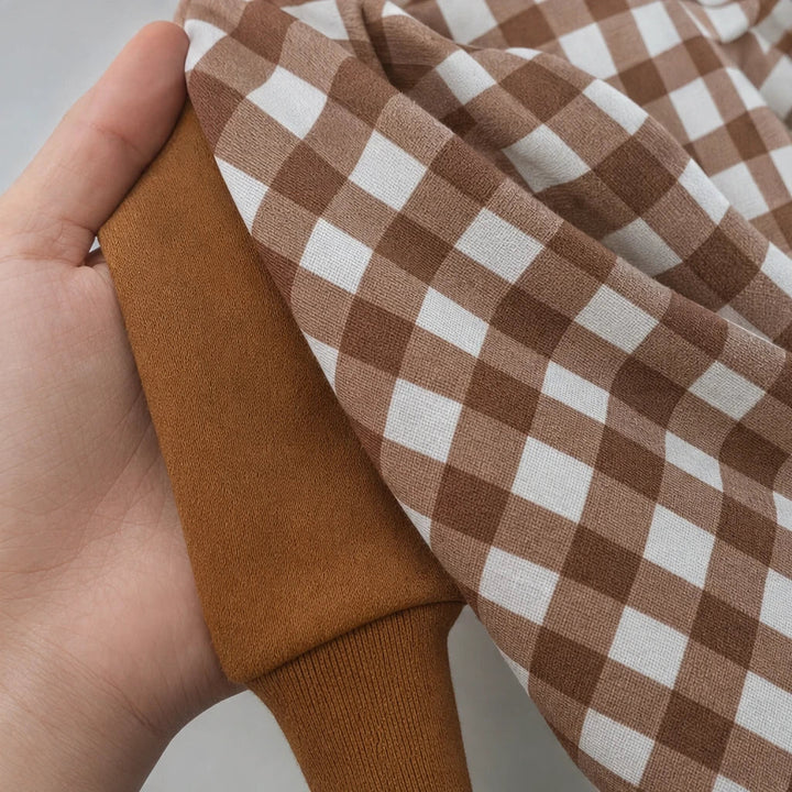 Two-piece set with a long-sleeved top and wide-leg pants in a check pattern