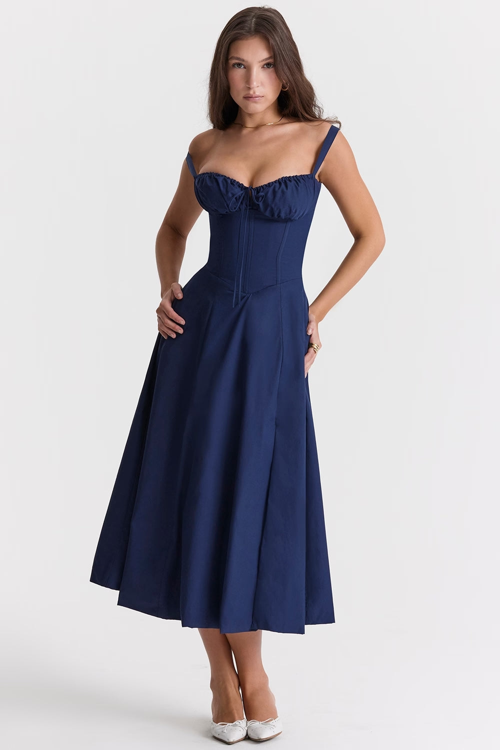 Elegant sleeveless women's party dress with floral pattern, slit, and sweetheart neckline