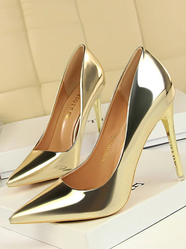 Elegant women's stiletto pumps in vegan faux leather
