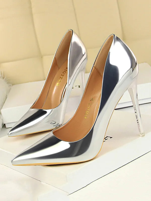Elegant women's stiletto pumps in vegan faux leather