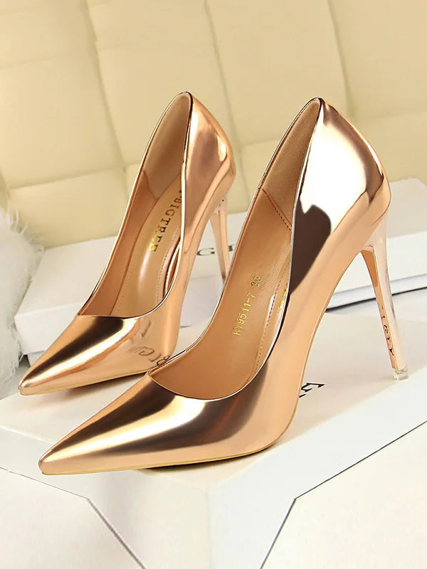 Elegant women's stiletto pumps in vegan faux leather