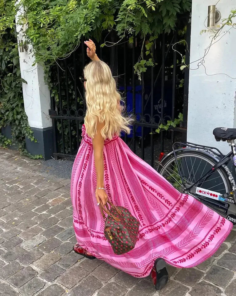 Sukienka maxi boho z haftem i cienkimi ramiączkami – letnia elegancja