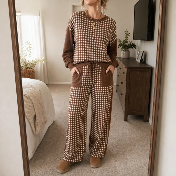 Two-piece set with a long-sleeved top and wide-leg pants in a check pattern