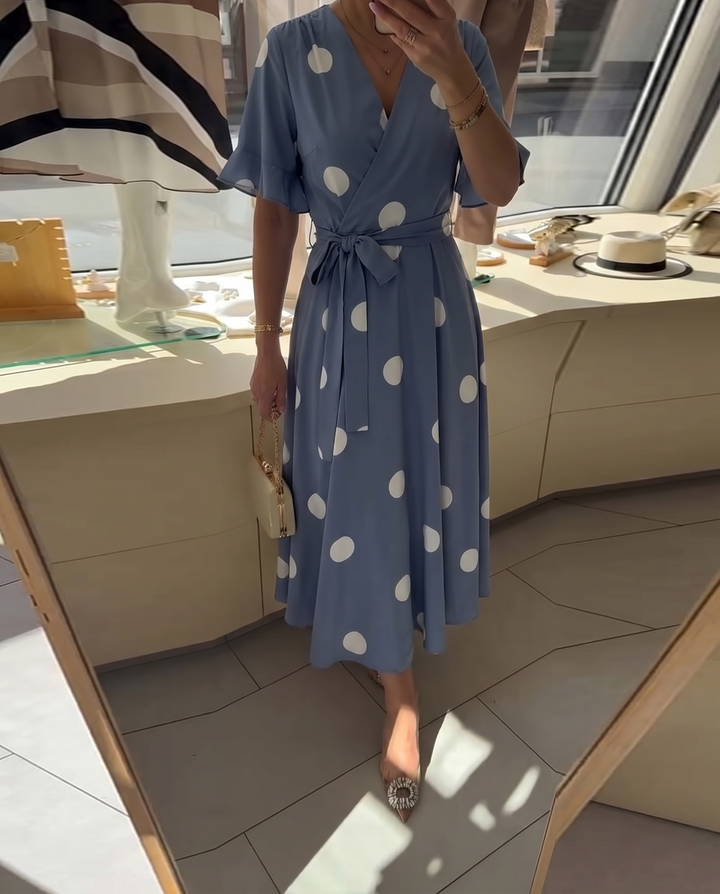 Gepunktetes Wickelkleid mit V-Ausschnitt und Bindegürtel