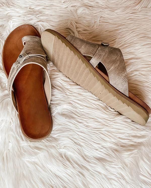 Fashionable Supportive Sandals – Vegan Leather & Foot Comfort