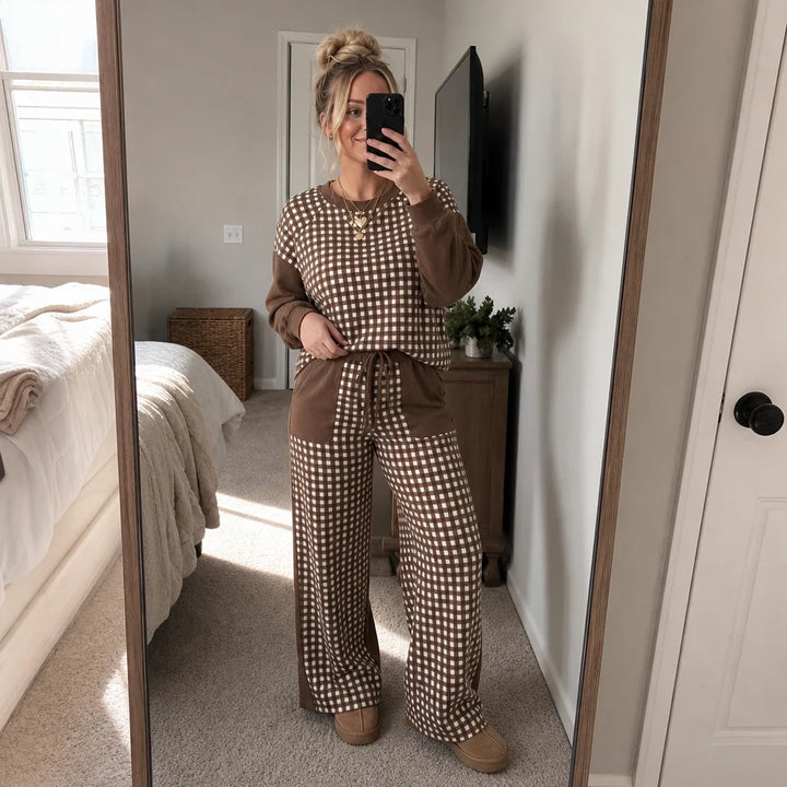 Two-piece set with a long-sleeved top and wide-leg pants in a check pattern