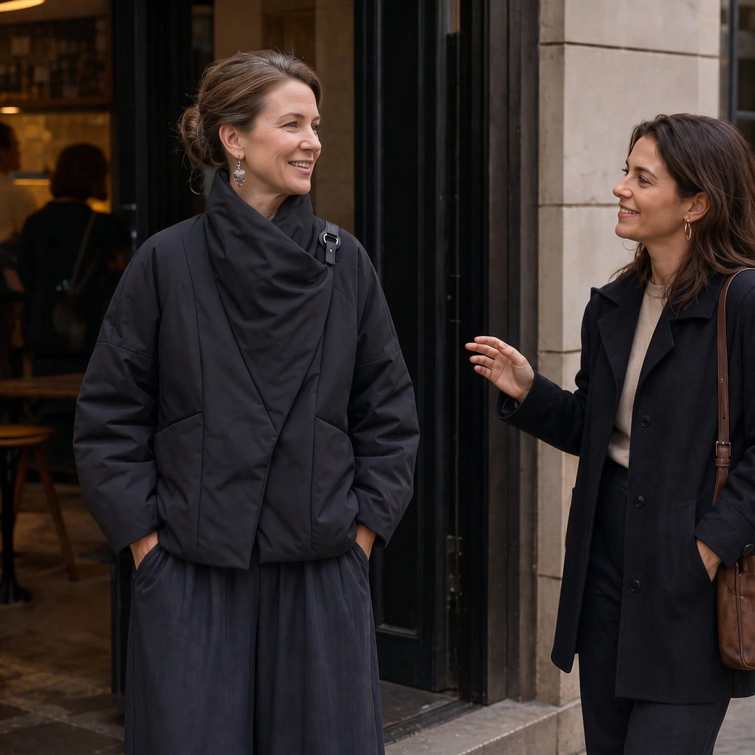 Steppjacke mit asymmetrischem Drapierungskragen