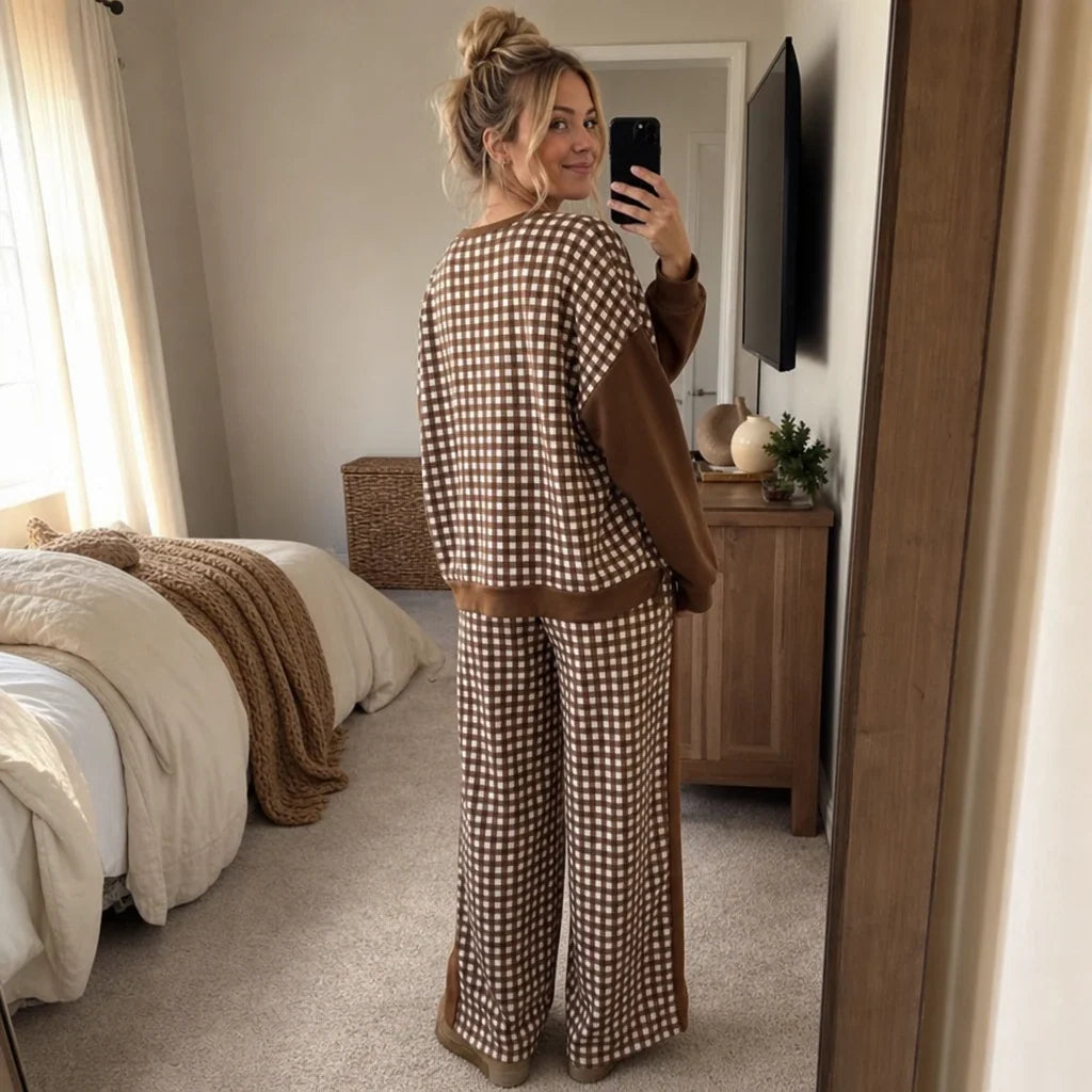 Two-piece set with a long-sleeved top and wide-leg pants in a check pattern